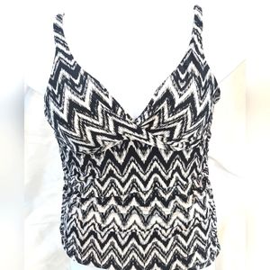 Black and white geometric print tankini